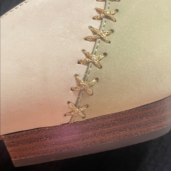 Salvatore Ferragamo Cream Flats with Gold Accents 6.5 B - Picture 4 of 6